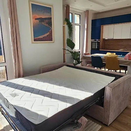 Cozy T4 Walk To & Congress *