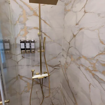 Cozy T4 Walk To & Congress *