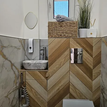 Cozy T4 Walk To & Congress *